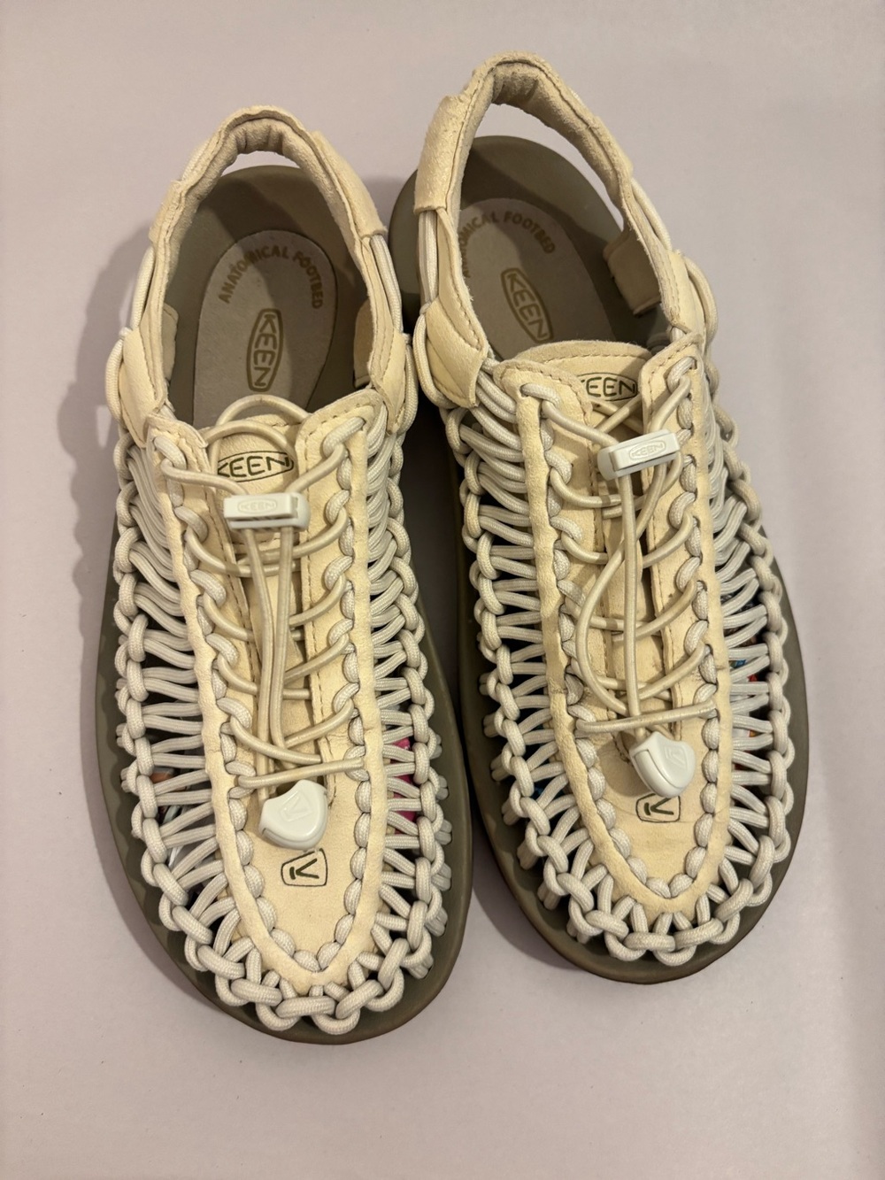 KEEN Women’s two cord UNEEK Sz
EU 39 US 8.5